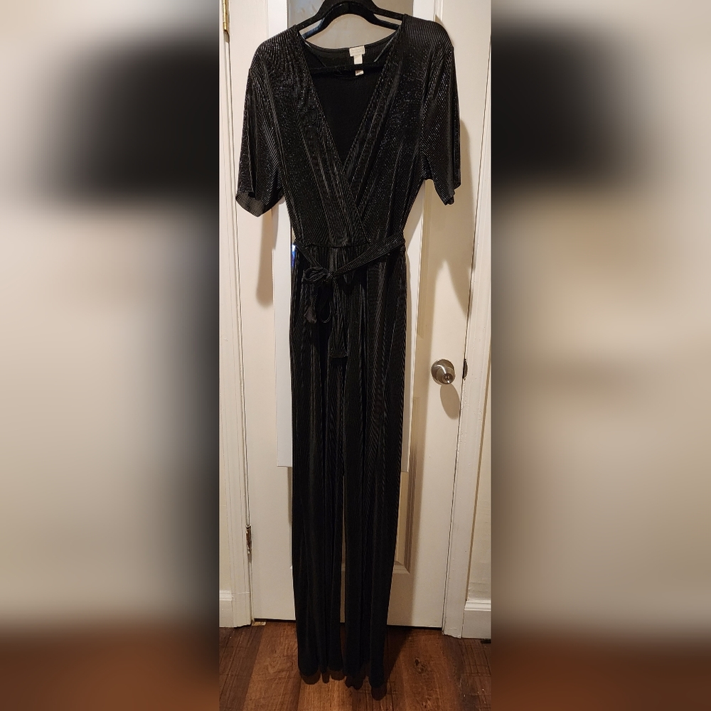 Pull black shimmery belted romper